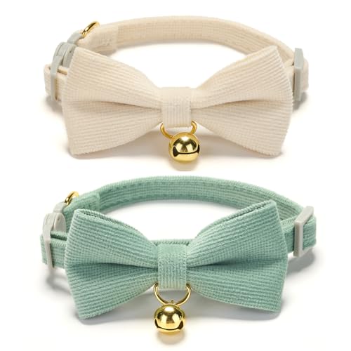 Petiry Katzenhalsband aus weichem Kord, mit abnehmbaren Fliegen und goldfarbenen Glöckchen, 2 Stück, Salbeigrün + Weiß von Petiry