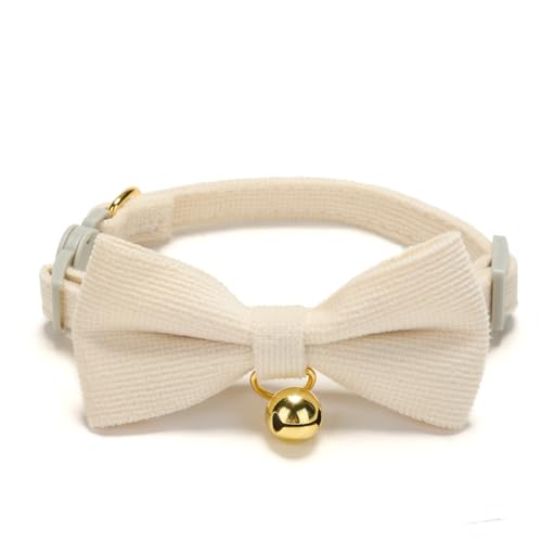 Petiry Weiches Katzenhalsband mit abnehmbarer Fliege, mit Schnellverschluss-Sicherheitsschnalle, D-Ring aus Metall und goldfarbener Glocke, 1 Stück, Weiß Petiry Weiches Katzenhalsband mit abnehmbarer Fliege, mit Schnellverschluss-Sicherheitsschnalle, D-Ring aus Metall und goldfarbener Glocke, 1 Stück, Weiß von Petiry