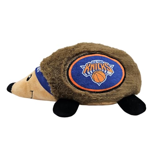 NBA New York Knicks Plüsch-Igelspielzeug für Hunde & Katzen, Cooles weiches Haustierspielzeug für Spaß und interaktives Spielen, Hundekauspielzeug mit Quietscher, Lizenziertes Hot Pet Spielzeug NBA New York Knicks Plüsch-Igelspielzeug für Hunde & Katzen, Cooles weiches Haustierspielzeug für Spaß und interaktives Spielen, Hundekauspielzeug mit Quietscher, Lizenziertes Hot Pet Spielzeug von Pets First