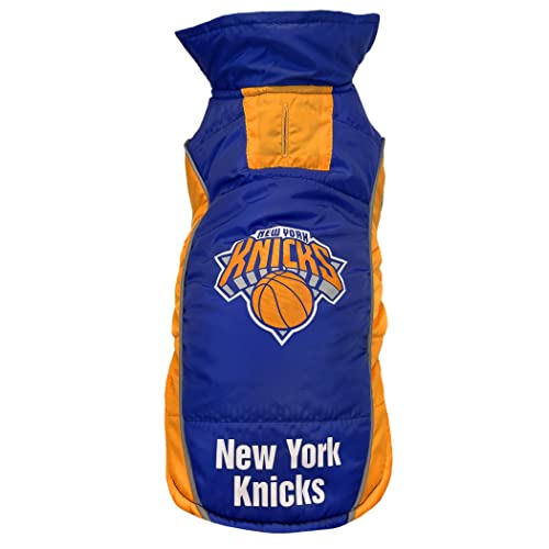 NBA New York Knicks Puffer Vest für Hunde & Katzen Größe S Warmer gemütlicher und wasserdichter Hundemantel für kleine und große Hunde / Katzen Beste NBA lizenzierte PET wärmende Sportjacke NBA New York Knicks Puffer Vest für Hunde & Katzen Größe S Warmer gemütlicher und wasserdichter Hundemantel für kleine und große Hunde / Katzen Beste NBA lizenzierte PET wärmende Sportjacke von Pets First