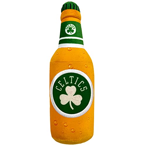 Pets First NBA Boston Celtics Bierflasche Plüsch Hund & Katze Quietschspielzeug - Süßeste Stadion SODA Flasche Snack Plüschtier für Hunde & Katzen mit Innenquietscher & schönem Basketball Team Pets First NBA Boston Celtics Bierflasche Plüsch Hund & Katze Quietschspielzeug - Süßeste Stadion SODA Flasche Snack Plüschtier für Hunde & Katzen mit Innenquietscher & schönem Basketball Team von Pets First