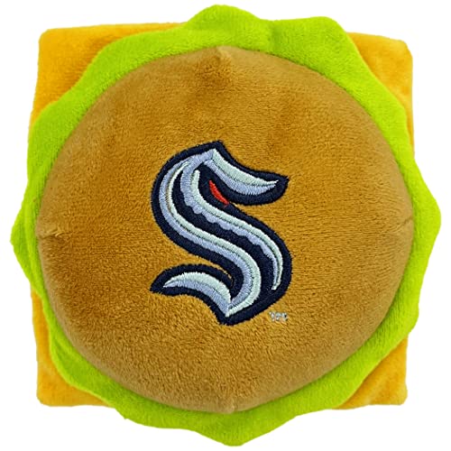 Pets First NHL Seattle Kraken Crinkle Fine Plush Dog & Cat Squeak Toy - Süßestes Stadium Hamburger Plüschtier für Hunde & Katzen mit Quietscher innen & schönem Hockey-Teamname/Logo Pets First NHL Seattle Kraken Crinkle Fine Plush Dog & Cat Squeak Toy - Süßestes Stadium Hamburger Plüschtier für Hunde & Katzen mit Quietscher innen & schönem Hockey-Teamname/Logo von Pets First
