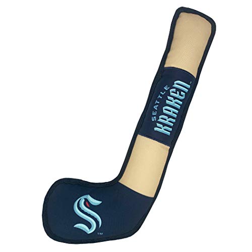 Pets First Quietschspielzeug für Hunde - NHL Seattle Kraken Hockeyschläger PET Spielzeug mit innerem Quietscher Hockeyschläger geformt Robustes Spielzeug für Hunde & Katzen Cooles Team-Logo Tolles Pets First Quietschspielzeug für Hunde - NHL Seattle Kraken Hockeyschläger PET Spielzeug mit innerem Quietscher Hockeyschläger geformt Robustes Spielzeug für Hunde & Katzen Cooles Team-Logo Tolles von Pets First