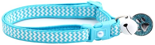 Gestreiftes Katzenhalsband mit Glöckchen, Sicherheitsverschluss, verstellbar, Größe L oder Kätzchenhalsband (blau-weiße Chevrons, Größe L (4,5 kg und höher) von Pugs to Persians