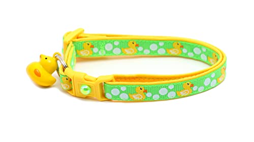 Gummi-Enten-Katzenhalsband mit Entenglocke, verstellbar, Größe L oder Kätzchenhalsband, Sicherheits-Halsband (ab 4,5 kg), Grün von Pugs to Persians