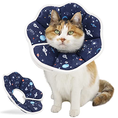 QIYADIN Soft Cat Recovery Cone, Durable Dog Collar After Operation, Waterproof Pet Elizabethan Collar Protective Wundheilung for Cats and Puppy (Medium / Planet Pattern) von QIYADIN