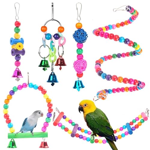 QeeHeng 6 Stück Papageien-Spielzeug aus Holz Mit Brücke, Schaukelbrücke, Ständer, Hängende Glocke, Kauspielzeug und Zubehör für Kleine Sittiche, Nymphensittiche, Aras QeeHeng 6 Stück Papageien-Spielzeug aus Holz Mit Brücke, Schaukelbrücke, Ständer, Hängende Glocke, Kauspielzeug und Zubehör für Kleine Sittiche, Nymphensittiche, Aras von QeeHeng