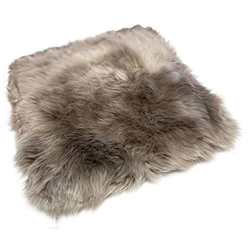 Rohn Moden Sitzkissen, Sitzauflage Schnucke aus echtem hochwolligem Lammfell für Stuhl, Rollstuhl, Katzenbett, Hundebett und Dekoration - Kuscheliges und vielseitiges Accessoire in Mushroom Rohn Moden Sitzkissen, Sitzauflage Schnucke aus echtem hochwolligem Lammfell für Stuhl, Rollstuhl, Katzenbett, Hundebett und Dekoration - Kuscheliges und vielseitiges Accessoire in Mushroom von Rohn Moden