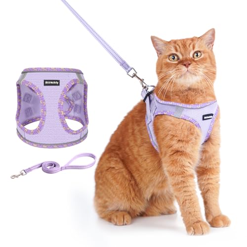 Rttochfy Katzengeschirr und Leine, ausbruchsicheres Kätzchengeschirr, weiche und atmungsaktive Weste mit reflektierendem Streifen, einfach zu tragen, für Spaziergänge und Reisen mit Katzen (Lila, L) Rttochfy Katzengeschirr und Leine, ausbruchsicheres Kätzchengeschirr, weiche und atmungsaktive Weste mit reflektierendem Streifen, einfach zu tragen, für Spaziergänge und Reisen mit Katzen (Lila, L) von Rttochfy