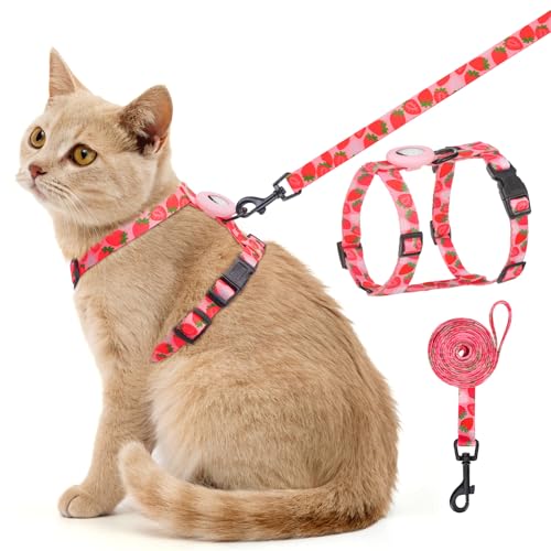 SCENEREAL Verstellbares Katzengeschirr und Leine, Set mit AirTag-Halter, ausbruchsicheres Design für kleine bis große Katzen, leichtes weiches Reisegeschirr, rosa Erdbeere von SCENEREAL