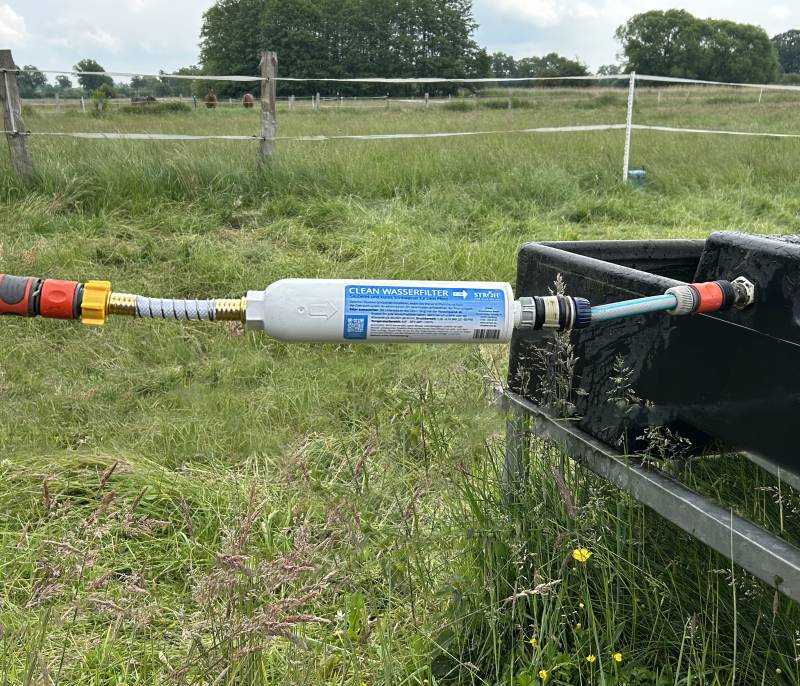 STRÖH Clean Wasserfilter + Adapter Sauberes Trinkwasser für Dein Pferd STRÖH Clean Wasserfilter + Adapter Sauberes Trinkwasser für Dein Pferd von STRÖH