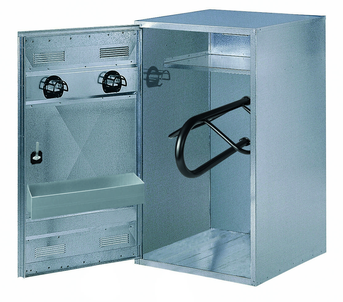 STRÖH Sattelschrank 150 x 70 x 75 cm Mit Westernsattelhalter & Trensenhaltern STRÖH Sattelschrank 150 x 70 x 75 cm Mit Westernsattelhalter & Trensenhaltern von STRÖH