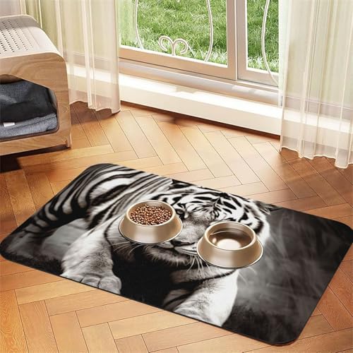 Hundefuttermatten für Böden, rutschfest, super saugfähig, für Futter und Wasser, niedlich, Gummi, schnell trocknend, 40,6 x 61 cm, Schwarz und Weiß Hundefuttermatten für Böden, rutschfest, super saugfähig, für Futter und Wasser, niedlich, Gummi, schnell trocknend, 40,6 x 61 cm, Schwarz und Weiß von STVYUKL