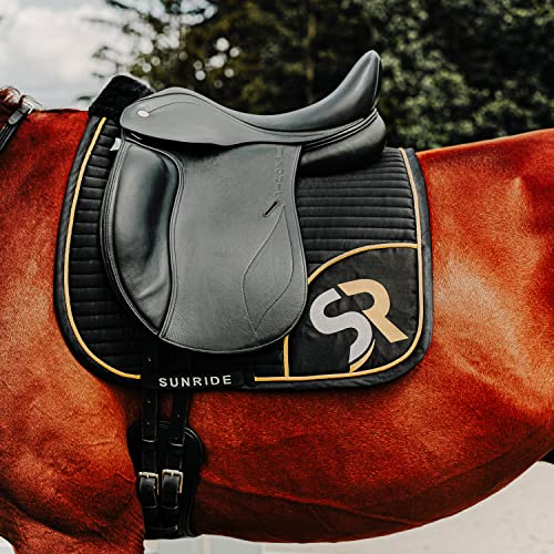Sunride Dressurschabracke für Pferde - Mesh-Material als zusätzliche Belüftung gegen Hitzestau, pflegeleicht und formbeständig (Full, schwarz/Gold) von SUNRIDE