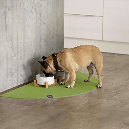 SanoZoo® Napfunterlage - Öko-TEX - Made in Germany - rutschfeste Futtermatte für Hunde & Katzen Halbrund 30x60cm Grün, wasserfest von SanoZoo
