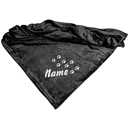 Schecker Mikrofaserdecke Premium Pfotenspur mit Name Schwarz 1Stück 150 cm x 95 cm Bestickt mit dem Namen Ihres Hundes Schecker Mikrofaserdecke Premium Pfotenspur mit Name Schwarz 1Stück 150 cm x 95 cm Bestickt mit dem Namen Ihres Hundes von Schecker