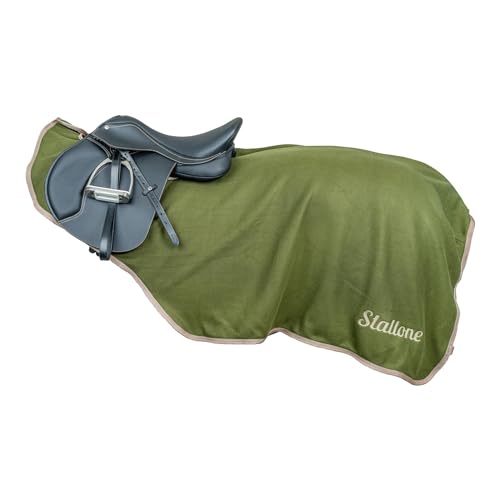 Stallone Nierendecke Fleece - Olive, L 145-150 cm | Pferdedecke mit Weichem Polarfleece | Atmungsaktive Decke für Pferde | Großzügiger Sattelausschnitt | Klettverschluss | Edler Logo-Stick von Stallone