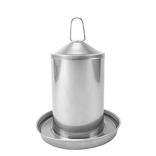 Sterico Hühnertränke | 304er Edelstahl | Rostfrei | BPA-frei | Frei von gefährlichen Kanten | Überlaufsicher | Aufhängbar und Aufstellbar | Geflügeltränke | Wassertrog | Wasserspender für Hühner 3L Sterico Hühnertränke | 304er Edelstahl | Rostfrei | BPA-frei | Frei von gefährlichen Kanten | Überlaufsicher | Aufhängbar und Aufstellbar | Geflügeltränke | Wassertrog | Wasserspender für Hühner 3L von Sterico