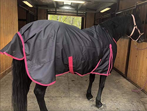 Regenschutz für Pferde, 1200 Denier, wasserdicht, atmungsaktiv und winddicht, atmungsaktiv, für Pferde, Anthrazit/Himbeere, 72 Stück von TECH EQUESTRIAN