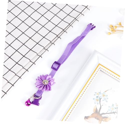TOGEVAL Verstellbares Katzenhalsband mit Blütenmotiv und Glocke Kreatives und Niedliches Design Langlebiges Sicheres Material Passend für Kätzchen und Kleine Haustiere Violett von TOGEVAL