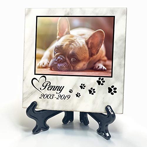 TULLUN Individueller Personalisierter Weißer Natur Marmor Gedenkstein + Ständer für Hunde, Katze und andere Haustiere - Größe 10 x 10 cm - Foto und Pfotenabdruck TULLUN Individueller Personalisierter Weißer Natur Marmor Gedenkstein + Ständer für Hunde, Katze und andere Haustiere - Größe 10 x 10 cm - Foto und Pfotenabdruck von TULLUN