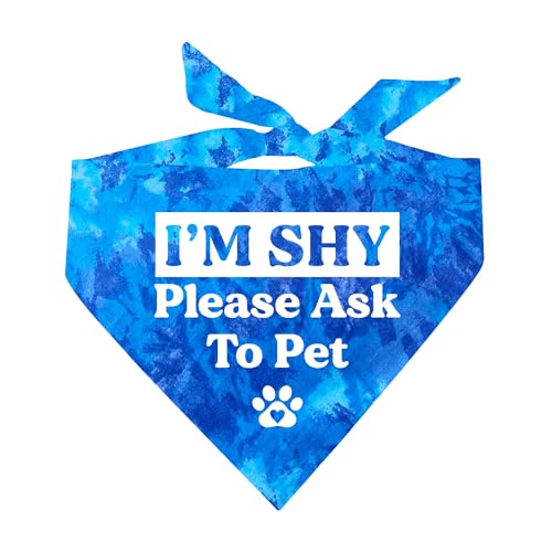 I'm Shy Please Ask To Pet Hundehalstuch, Batikmuster, dreieckig, verschiedene Farben von Tees & Tails