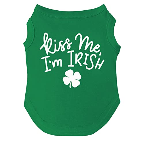 Kiss Me I'm Irish Dog T-Shirt Größen für Welpen, Spielzeug und große Rassen (verschiedene Farben) von Tees & Tails
