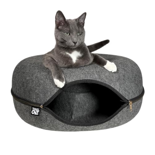 Reisekatze: Donut! Katzenhöhle – Premium-Katzenhöhle, Katzenkratzer und Haustierbett – 53,3 cm Durchmesser – robuste Filzkonstruktion mit goldfarbenem Reißverschluss – bequem und gemütlich – Reisekatze: Donut! Katzenhöhle – Premium-Katzenhöhle, Katzenkratzer und Haustierbett – 53,3 cm Durchmesser – robuste Filzkonstruktion mit goldfarbenem Reißverschluss – bequem und gemütlich – von TRAVEL CAT