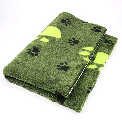 ProFleece Premium Hundedecke Haustiermatte 3-farbig grün mit Pfotenabdruck | Rutschfest | Antibakteriell | Antiallergen | Atmungsaktiv | Isolierend | Waschbar (M = 100 x 75 cm) von Tierisch-tolle Geschenke