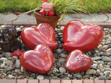 Tierurnen - Herz mit Pfötchenspur, witterungsbeständig und frostsichere Keramik, Farbe: Rot, in Vier untersch. Größen (0,45, Rot) von Tierurnen Petra Staadt