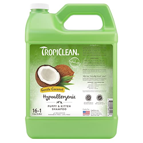 TropiClean Shampoo für Haustiere - Hypoallergen - Reinigt Sanft, Spendet Feuchtigkeit für Empfindliche Haut und Fell I Für Hunde & Katzen I Paraben-, Farb- und Seifenfrei - Sanfte Kokosnuss, 3,78 L von Tropiclean