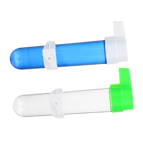 UTHCLO 4 Stück Automatischer Vogeltränke Teiliges aus Sicherem Kunststoff für Papageien und Kleine Vögel Transparenter Trinkflaschenhalter mit Grünem und Blauem Sockel Geeignet für Käfige UTHCLO 4 Stück Automatischer Vogeltränke Teiliges aus Sicherem Kunststoff für Papageien und Kleine Vögel Transparenter Trinkflaschenhalter mit Grünem und Blauem Sockel Geeignet für Käfige von UTHCLO