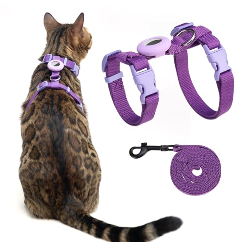 VKPETFR Katzengeschirr und Leine, Set mit Airtag-Halterung für Spaziergänge und Reisen, ausbruchsicheres Katzengeschirr für kleine, mittelgroße und große Kätzchen, verstellbar, leicht, weich, Violett von VKPETFR