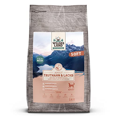 Wildes Land - Halbfeuchtes Trockenfutter für Hunde - Truthahn & Lachs - 5 kg - Soft mit Reis und Wildkräutern - Glutenfrei - Extra viel Fleisch - Für alle Hunderassen - Beste Akzeptanz von WILDES LAND