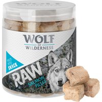 Sparpaket Wolf of Wilderness - RAW Snacks (gefriergetrocknet) - Lachsfilet, große Würfel (4 x 70 g) von Wolf of Wilderness