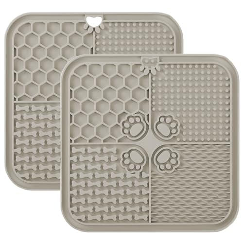 Licky Mats für Hunde und Katzen, langsam fütternde Leckmatten mit Saugnapf, Langeweile und Angstlinderung für Haustiere (2 Stück, Beige, 20 x 20 cm) von YEICXOH