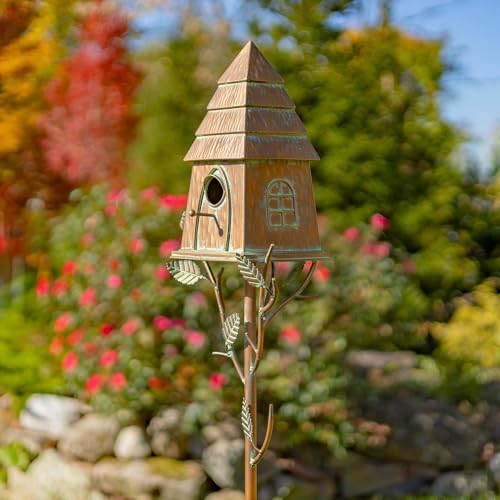 Großes kupferfarbenes Metall-Vogelhaus auf mehrzackigem Gartenstecker (Sumeru in Kupferfarbe) von Zaer Ltd.