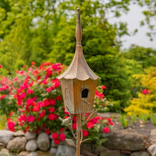 Großes kupferfarbenes Metall-Vogelhaus auf mehrzackigem Gartenstecker (Verona in Kupferfarbe) von Zaer Ltd.