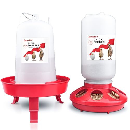 Küken Futterautomat und Tränke Set, 1 kg Hühner Futterautomat und 1,5 L Hühnertränke mit 3 Höhenverstellbaren Füßen für Hühnchen Enten Geflügel Küken Futterautomat und Tränke Set, 1 kg Hühner Futterautomat und 1,5 L Hühnertränke mit 3 Höhenverstellbaren Füßen für Hühnchen Enten Geflügel von ZenxyHoC