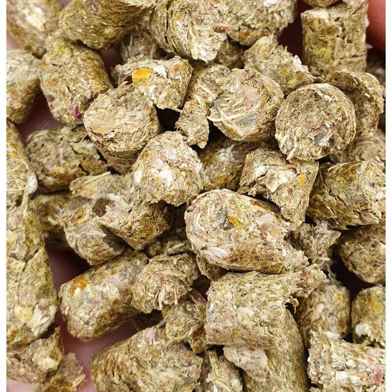 50 x 20 = 1000 kg Maiscobs (15,20 EUR / Beutel)