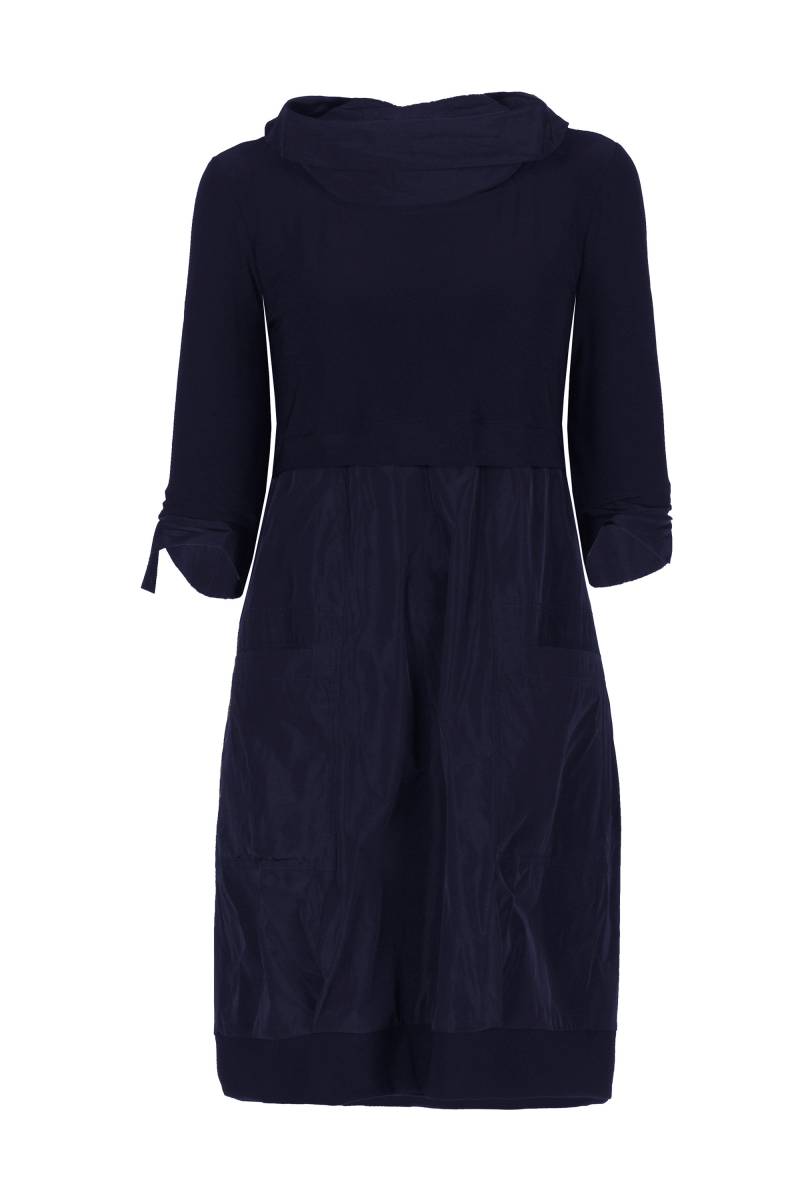 Bequemes Kleid mit Empire-Taille und Stehkragen