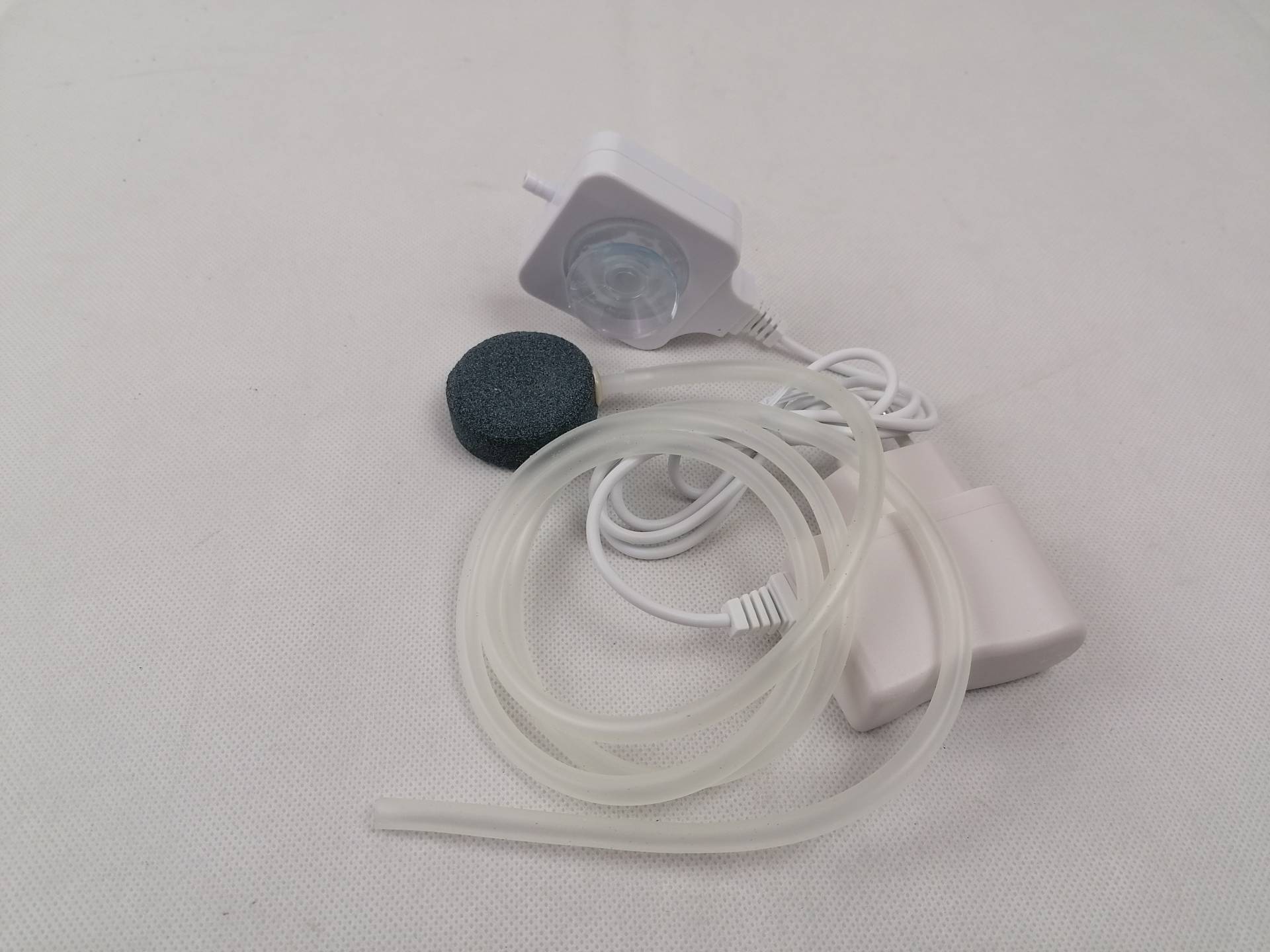 Nano Aquarienluftpumpe weiß eckig 18l/h mit hochmoderner Piezotechnologie, Eckig Nano Aquarienluftpumpe weiß eckig 18l/h mit hochmoderner Piezotechnologie, Eckig