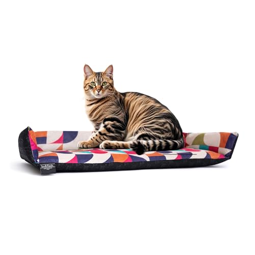 bo&flash Kuscheliges Katzenbett San Francisco für die Fensterbank – Trendiger Katzen Liegeplatz Waschbar und rutschfest – Katzenkissen mit hochklappbaren Seitenteilen – 62 × 27 × 10 cm – Michaela von bo&flash