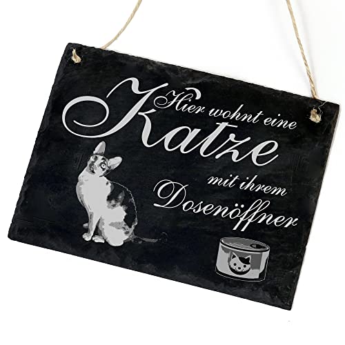 Schiefertafel Katze Deko Schild - Cornish Rex - Hier wohnt eine Katze mit ihrem Dosenöffner 22 x 16 cm Katzen Dekoration Zubehör Katzendeko von dekolando