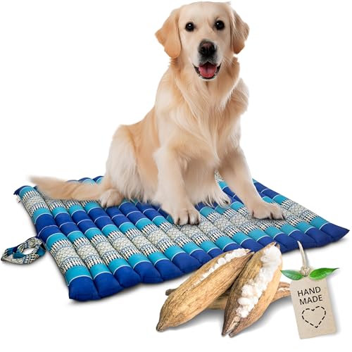 livasia Steppkissen XL, nachhaltiges Hundebett, gemütliches Hundekissen, Schlafplatz Haustierbett, handgefertigt, Kapok, Outdoor 75x75x4,5cm (Blau) von livasia