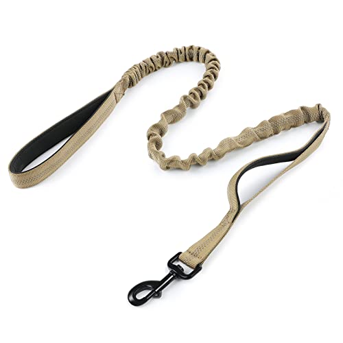 rabbitgoo Starke Bungee Hundeleine mit 2 Gepolsterten Griff und Metallhaken, Taktische Sicherheit Hundeführleine für Große/Mittlere Hunde, Flexi Elastische Ruckdämpfer Führleine, Braun 114-158cm von rabbitgoo